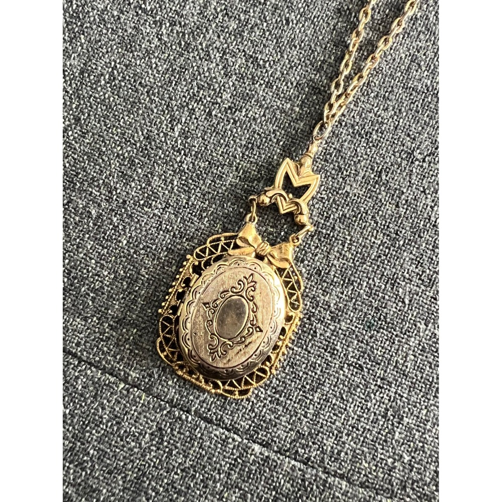 Vintage Locket Necklace Women OS Gold Good Filigree Bow Oval Ornate Pendant